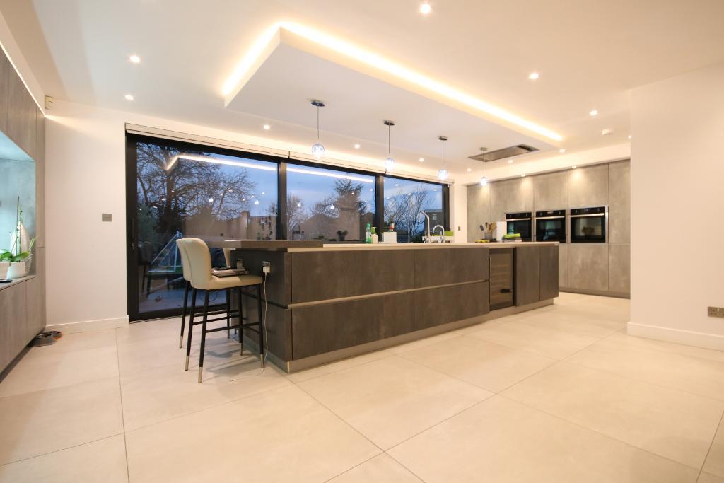 Wolmer Gardens, Edgware, Middlesex, HA8 8QB