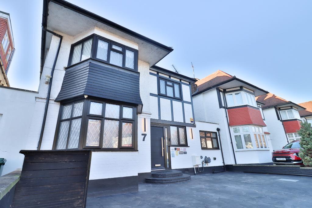 Hillcrest Avenue, Edgware, Middlesex, HA8 8NZ