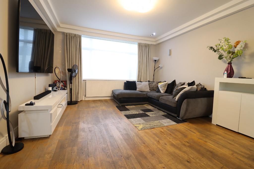 Highview Avenue, Edgware, Middlesex, HA8 9TY